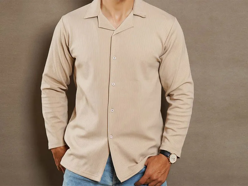 استایل با پیراهن کرم مردانه