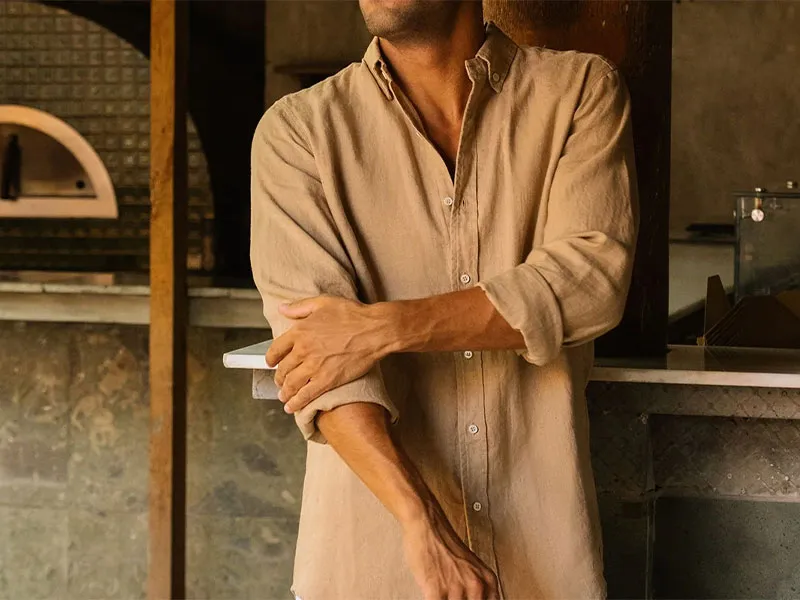 چطور پیراهن کرم مردانه را در کمد خود داشته باشیم و همیشه شیک باشیم؟